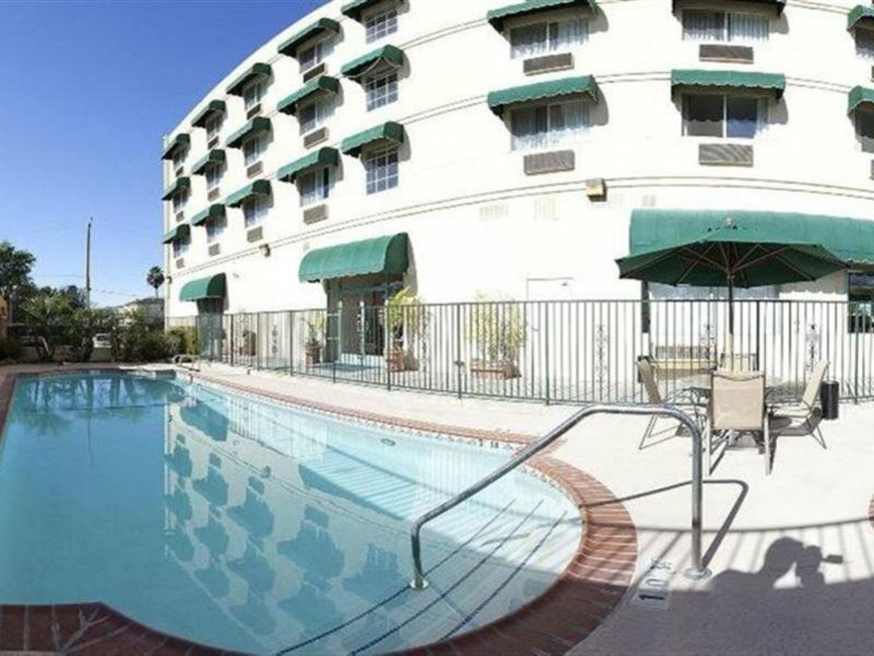 Holiday Inn Express & Suites Pasadena - Los Angeles By Ihg Dış mekan fotoğraf